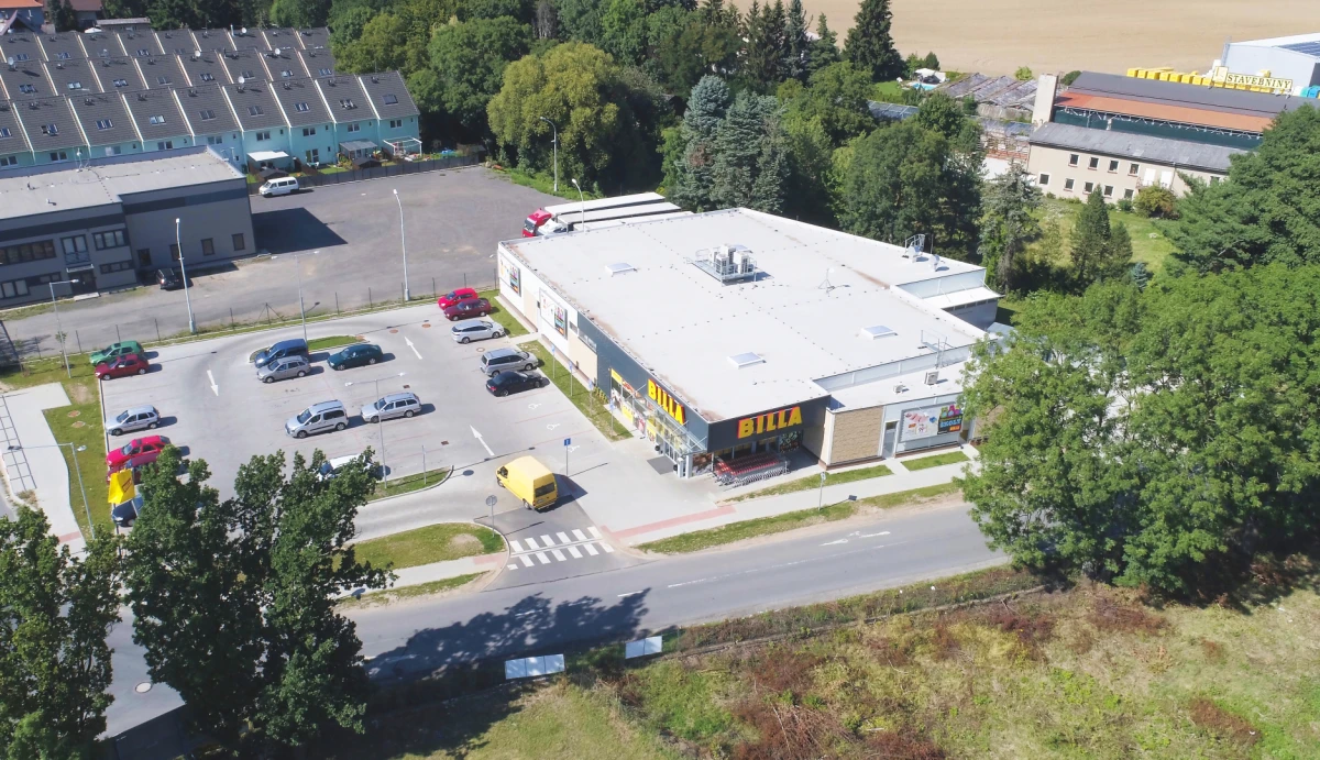 Letecke-Billa Uvaly (1).jpg